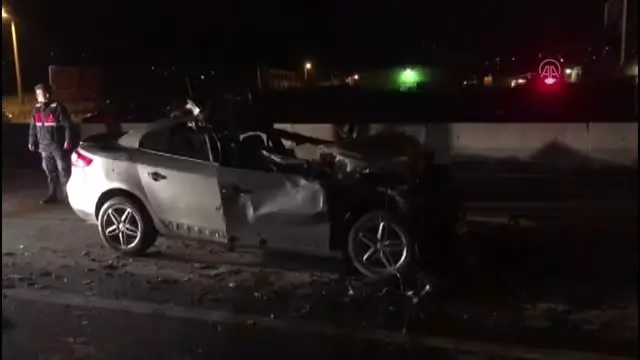 Tıra çarpan otomobil sürücüsü öldü Tıra çarpan otomobil sürücüsü öldü