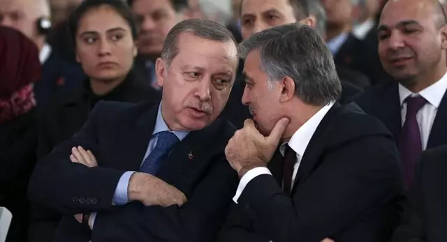 Türkiye, virüse kilitlenmişken sürpriz bir anket geldi: Erdoğan mı, Gül mü? Türkiye, virüse kilitlenmişken sürpriz bir anket geldi: Erdoğan mı, Gül mü?