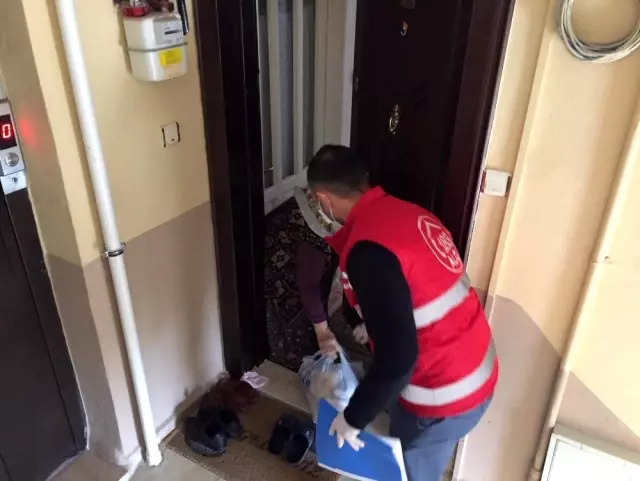Vefa Sosyal Destek Grubu gıda paketi dağıttı Vefa Sosyal Destek Grubu gıda paketi dağıttı