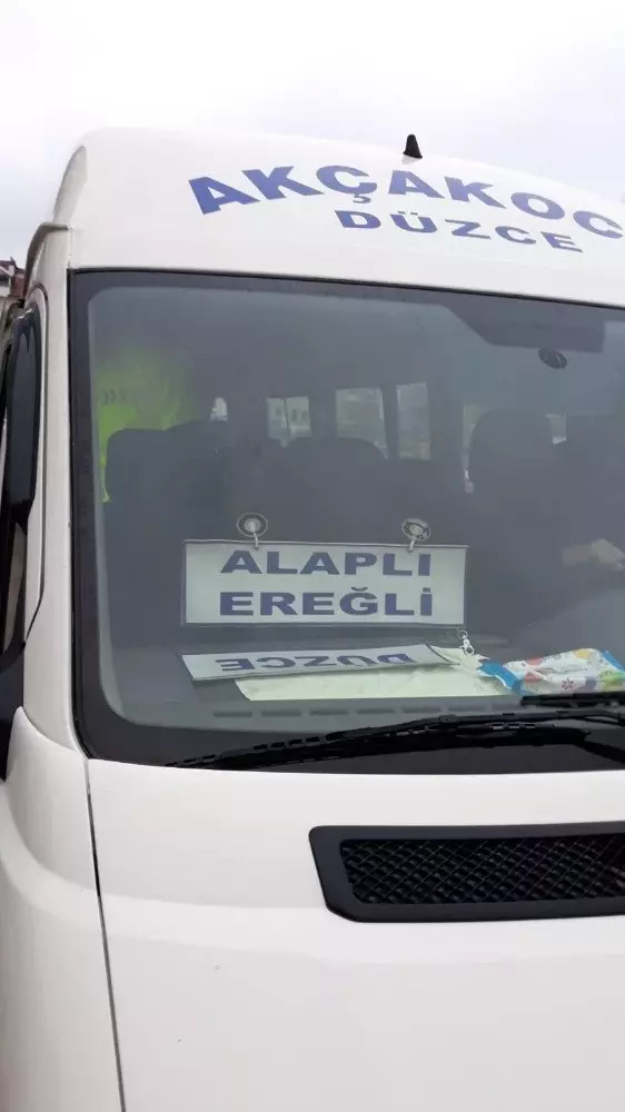 Akçakoca'da polisten otobüslerde korona virüs denetimi Akçakoca'da polisten otobüslerde korona virüs denetimi