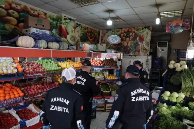 Akhisar'da market, ganyan ve kargo işletmeleri denetlendi