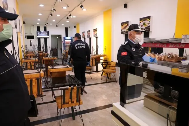 Akhisar'da market, ganyan ve kargo işletmeleri denetlendi