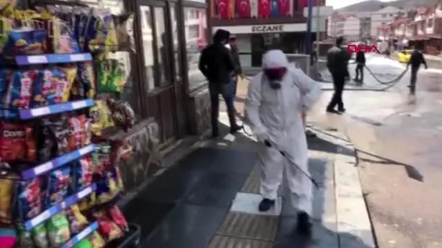 ANKARA Çamlıdere’de caddeler dezenfektan ile yıkandı