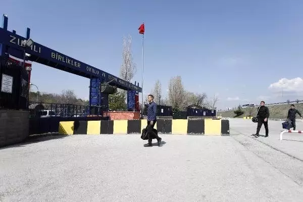 Ankara'da acemi erlerin sevkinde üst düzey koronavirüs önlemi Ankara'da acemi erlerin sevkinde üst düzey koronavirüs önlemi