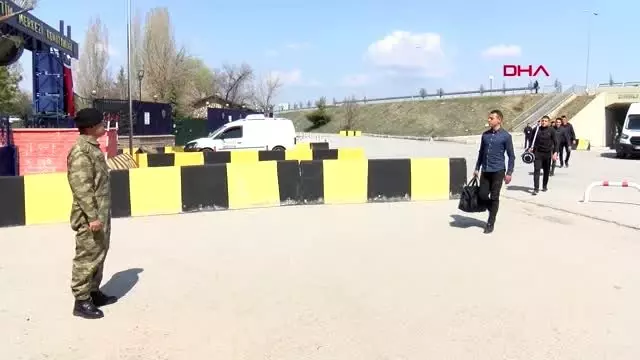 Ankara'da acemi erlerin sevkinde üst düzey koronavirüs önlemi Ankara'da acemi erlerin sevkinde üst düzey koronavirüs önlemi