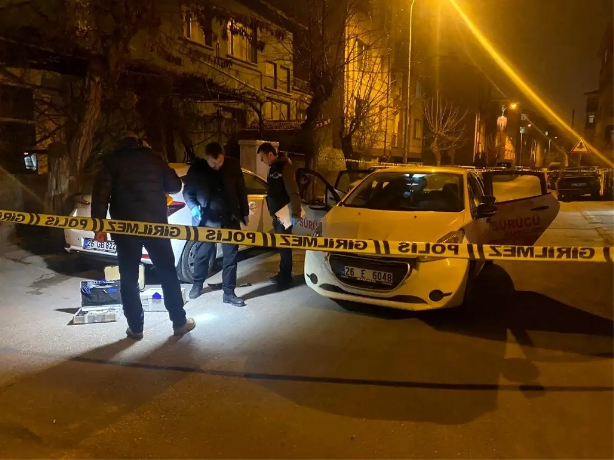 Araç içindeki silahın ateşlenmesiyle 1 şahıs bacağından yaralandı