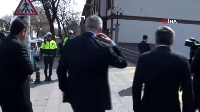 Bakan Gül, merhum Muhsin Yazıcıoğlu'nu kabri başında andı Bakan Gül, merhum Muhsin Yazıcıoğlu'nu kabri başında andı