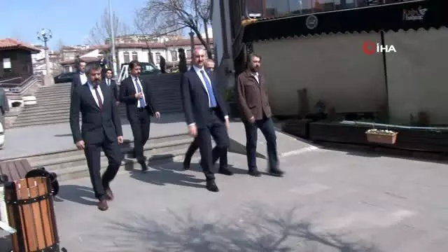Bakan Gül, merhum Muhsin Yazıcıoğlu'nu kabri başında andı Bakan Gül, merhum Muhsin Yazıcıoğlu'nu kabri başında andı