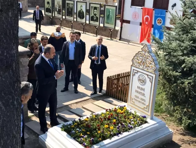 Bakan Gül, Muhsin Yazıcıoğlu'nu kabri başında andı Bakan Gül, Muhsin Yazıcıoğlu'nu kabri başında andı