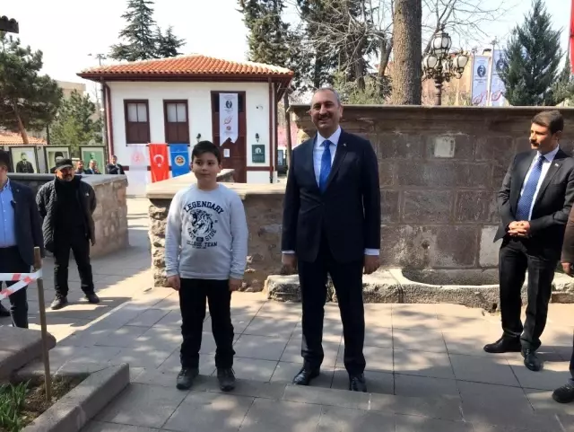 Bakan Gül, Muhsin Yazıcıoğlu'nu kabri başında andı Bakan Gül, Muhsin Yazıcıoğlu'nu kabri başında andı
