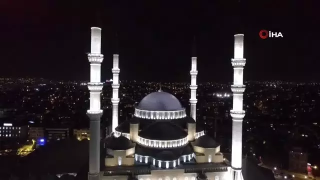 Başkent'te 'korona'ya karşı dua edildi Başkent'te 'korona'ya karşı dua edildi
