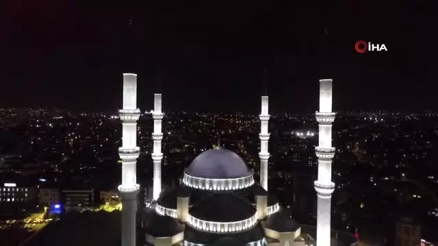 Başkent'te 'korona'ya karşı dua edildi Başkent'te 'korona'ya karşı dua edildi