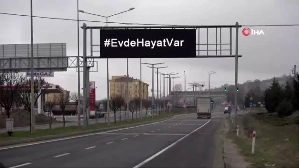Bolu’da, sürücülere ışıklı tabelalardan ’Evde kal’ çağrısı