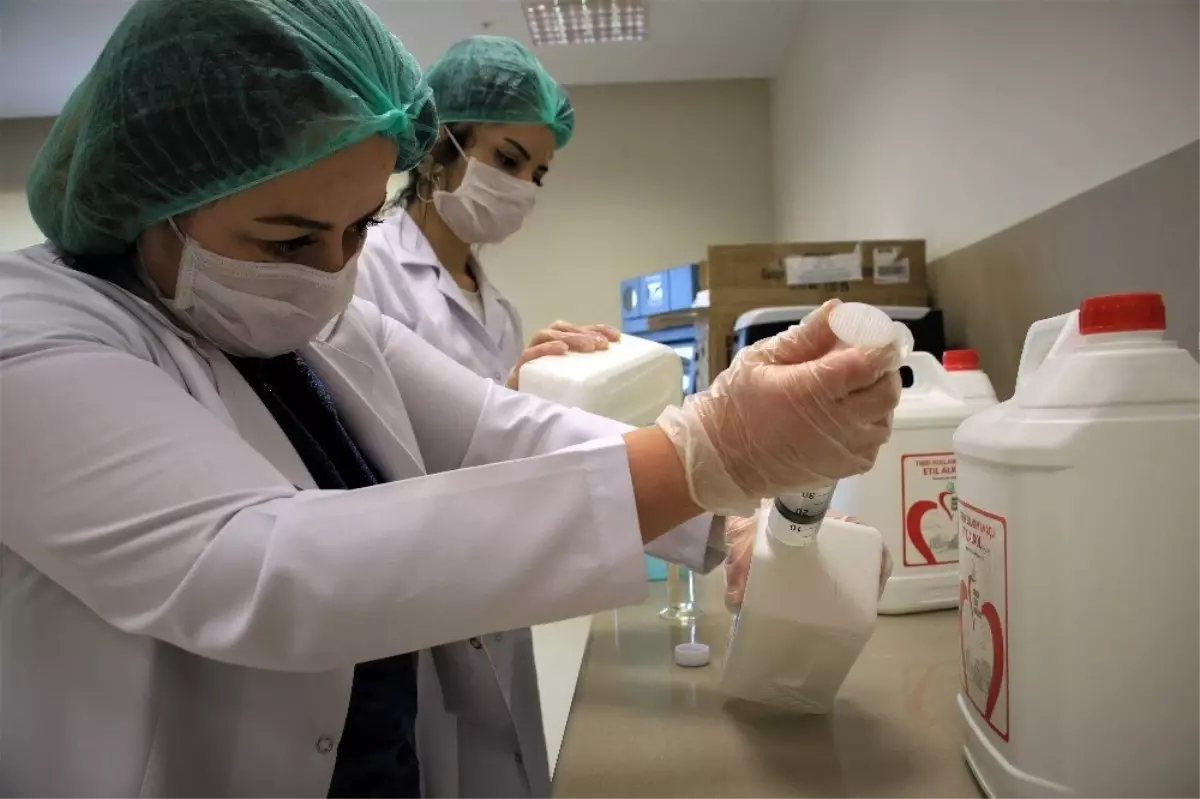Depremin yükünü alan Şehir Hastanesinde maske ve dezenfektan üretimi başladı