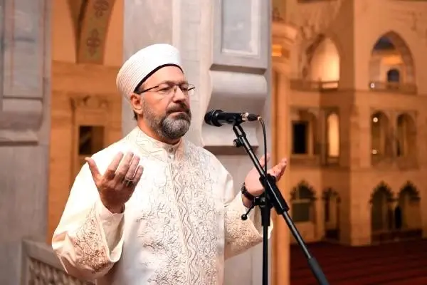 Diyanet İşleri Başkanı Erbaş, koronavirüs salgınının sona ermesi için dua etti Diyanet İşleri Başkanı Erbaş, koronavirüs salgınının sona ermesi için dua etti