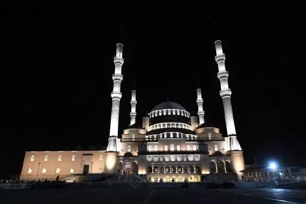 Diyanet İşleri Başkanı Erbaş, koronavirüs salgınının sona ermesi için dua etti Diyanet İşleri Başkanı Erbaş, koronavirüs salgınının sona ermesi için dua etti