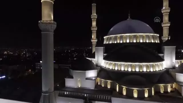 Diyanet İşleri Başkanı Erbaş, koronavirüsün son bulması için dua etti Diyanet İşleri Başkanı Erbaş, koronavirüsün son bulması için dua etti
