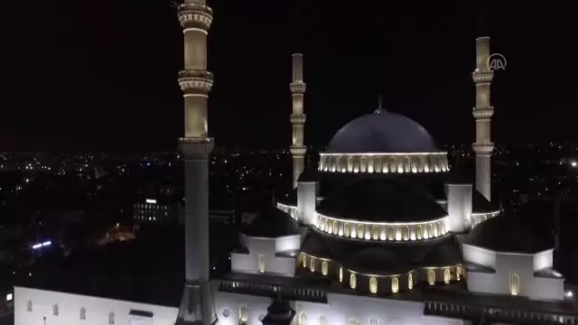 Diyanet İşleri Başkanı Erbaş, koronavirüsün son bulması için dua etti Diyanet İşleri Başkanı Erbaş, koronavirüsün son bulması için dua etti