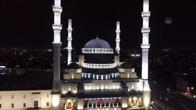 Diyanet İşleri Başkanı Erbaş, koronavirüsün son bulması için dua etti Diyanet İşleri Başkanı Erbaş, koronavirüsün son bulması için dua etti