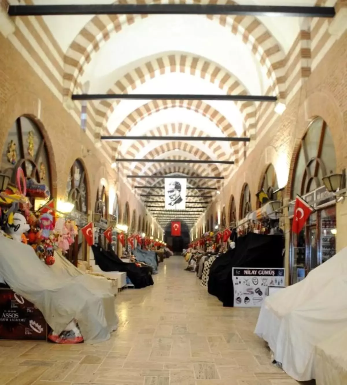 Edirne'de tarihi çarşılar, 'koronavirüs' tedbirleri kapsamında kapatıldı