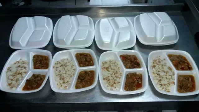 Emirdağ Belediyesinden 65 yaş üstüne ücretsiz yemek servisi Emirdağ Belediyesinden 65 yaş üstüne ücretsiz yemek servisi