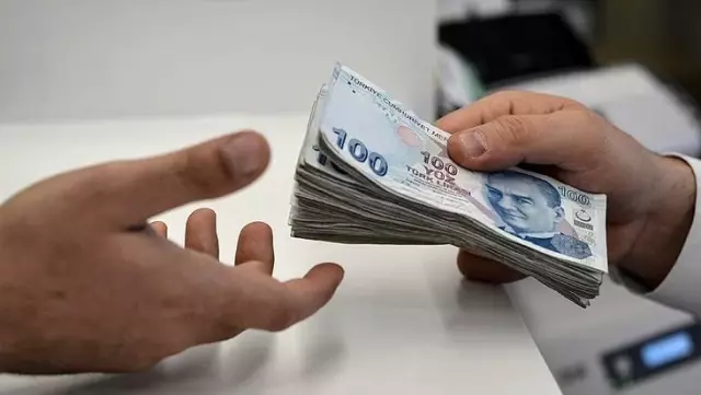En düşük emekli maaşı bin 500 TL'ye yükseltildi