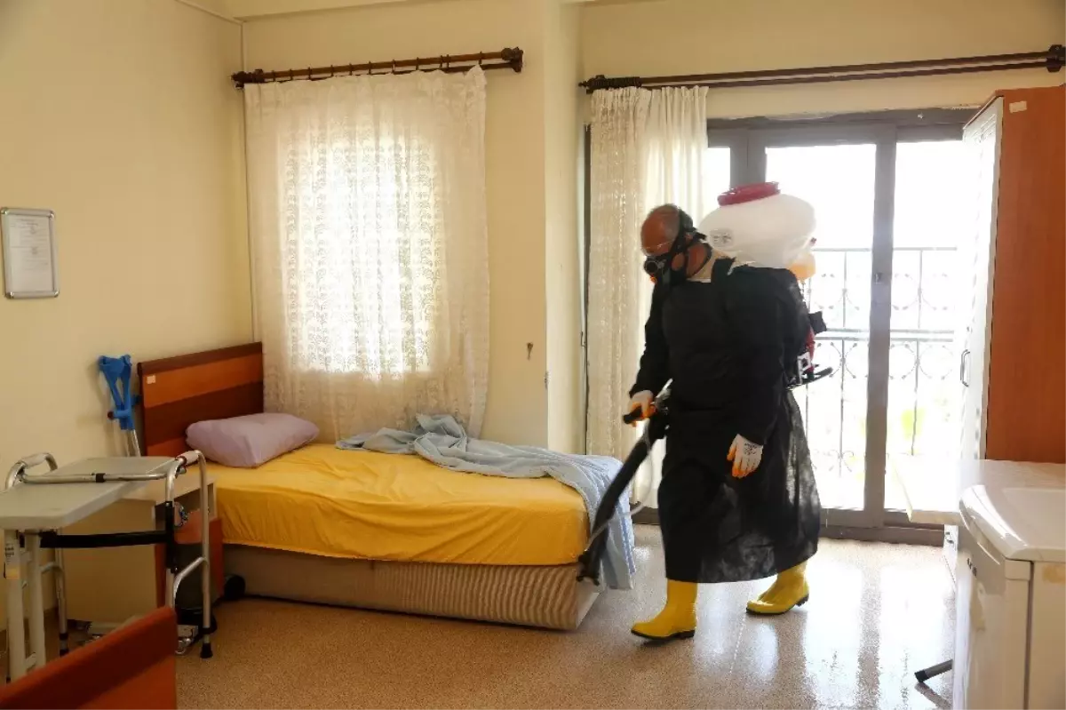 Erdemli'de dezenfekte çalışmaları sürüyor