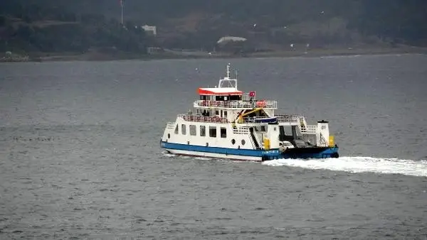 Gökçeada'ya feribot seferlerine fırtına engeli