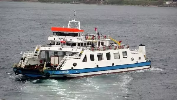 Gökçeada'ya feribot seferlerine fırtına engeli