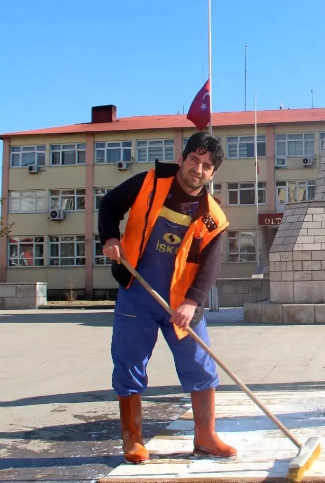 Halı yıkamacısı iş yerinde ölü bulundu Halı yıkamacısı iş yerinde ölü bulundu
