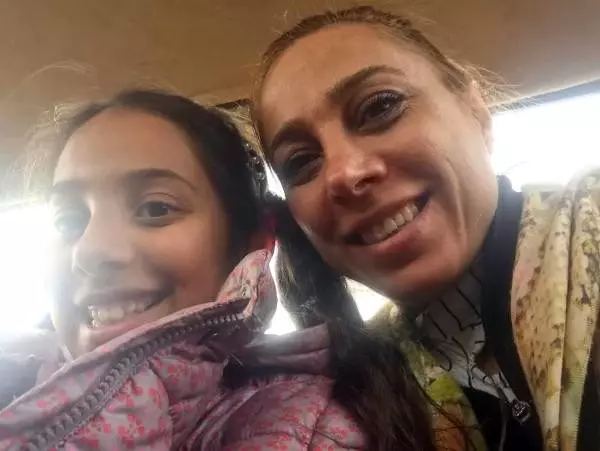 İranlı çift, korona yüzünden ayrı kaldıkları çocukları Soruşa'ya kavuştu