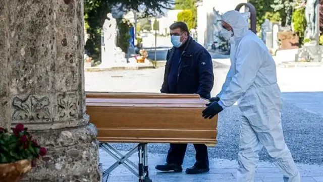 Kovid-19 salgını, İspanya'da bir günde 738 kişinin ölümüne sebep oldu