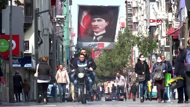 İZMİR 65 yaş üstü evde, 64 yaş sokakta
