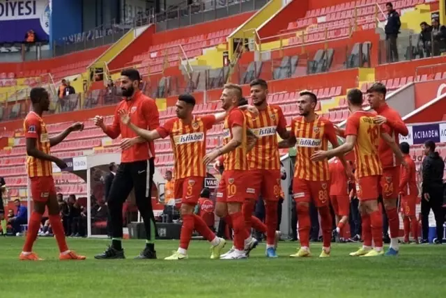 Kayserispor 71 değişiklik yaptı Kayserispor 71 değişiklik yaptı