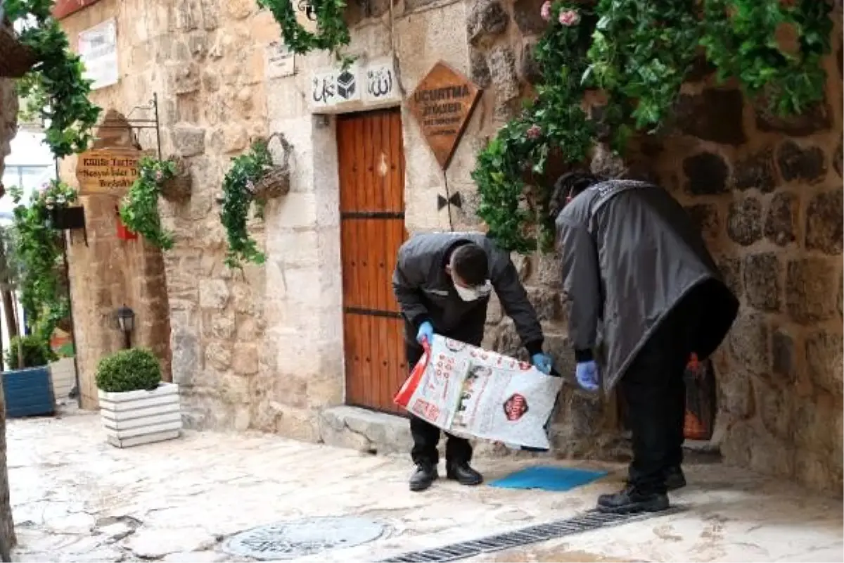 Mardin'de hayvanlar için sokaklara yiyecek bırakıldı
