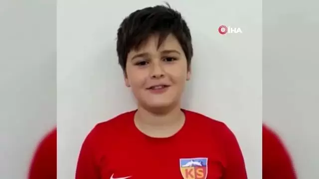 Minik futbolculardan 'Evde Kal' çağrısı