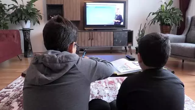 Öğrencilerin elinden kalem, velilerin ellerinden kitap düşmüyor - KIRKLARELİ Öğrencilerin elinden kalem, velilerin ellerinden kitap düşmüyor - KIRKLARELİ