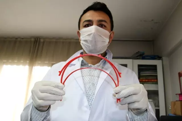Öğretmenler sağlık çalışanlarına kalkan üretmeye başladı Öğretmenler sağlık çalışanlarına kalkan üretmeye başladı
