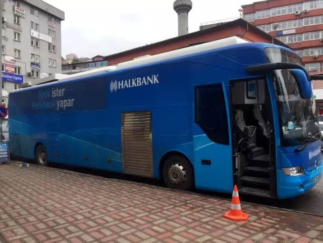 Personelinde korona virüs şüphesi olan banka; şubesi, mobil şubeden hizmet veriyor Personelinde korona virüs şüphesi olan banka; şubesi, mobil şubeden hizmet veriyor