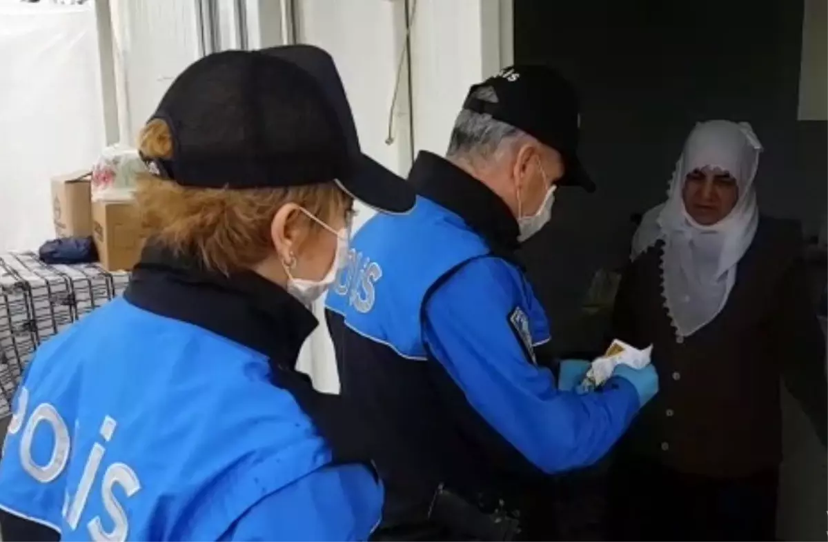 Polis 371 yaşlıya hizmet etti, maaşlarını bile çekip teslim etti