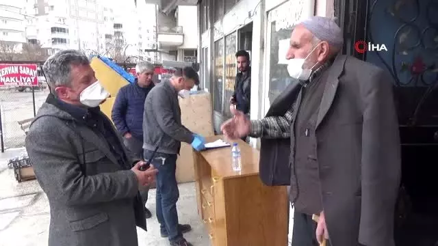 Polisi arayan yaşlı adam dolandırılmaktan kurtuldu