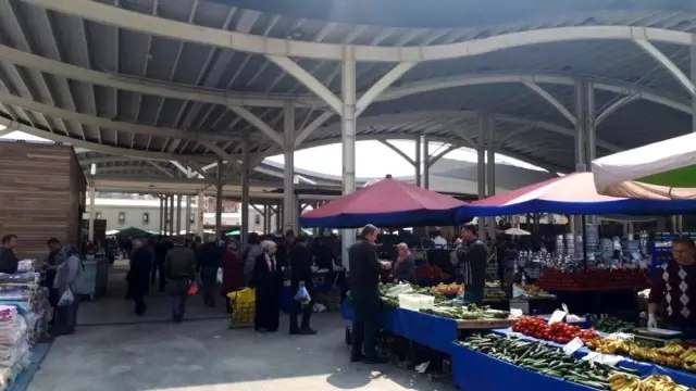 Salihli pazarında korona sessizliği