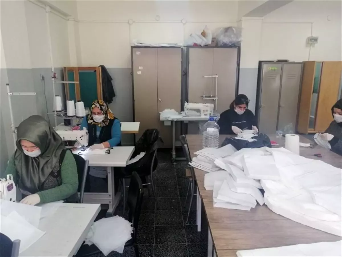 Şarkikaraağaç HEM' maske üretimi başladı