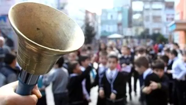 Son Dakika: Okullara verilen ara 30 Nisan'a kadar uzatıldı