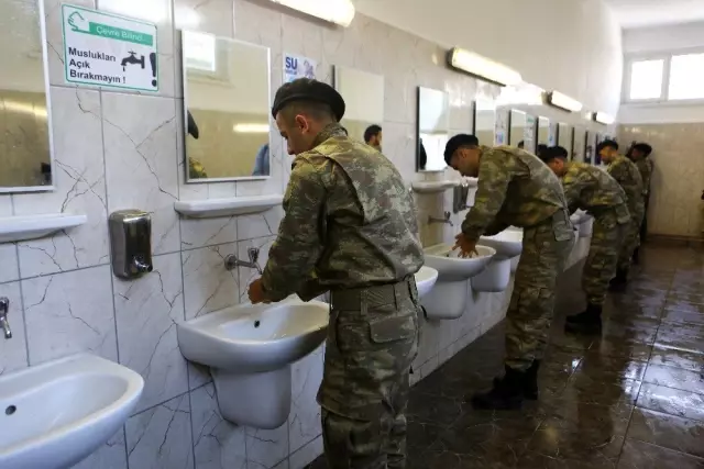 TSK'dan askere alınan acemi erlere üst düzey korona virüs koruması TSK'dan askere alınan acemi erlere üst düzey korona virüs koruması