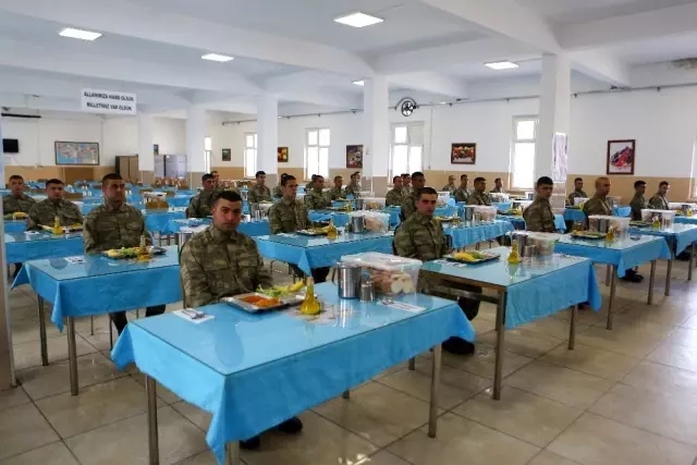 TSK'dan askere alınan acemi erlere üst düzey korona virüs koruması TSK'dan askere alınan acemi erlere üst düzey korona virüs koruması