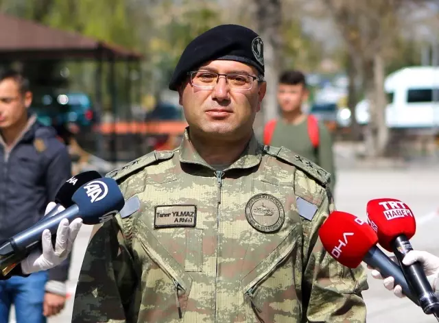 TSK'dan askere alınan acemi erlere üst düzey korona virüs koruması TSK'dan askere alınan acemi erlere üst düzey korona virüs koruması