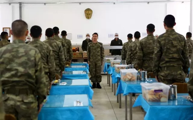 TSK'dan askere alınan acemi erlere üst düzey korona virüs koruması TSK'dan askere alınan acemi erlere üst düzey korona virüs koruması