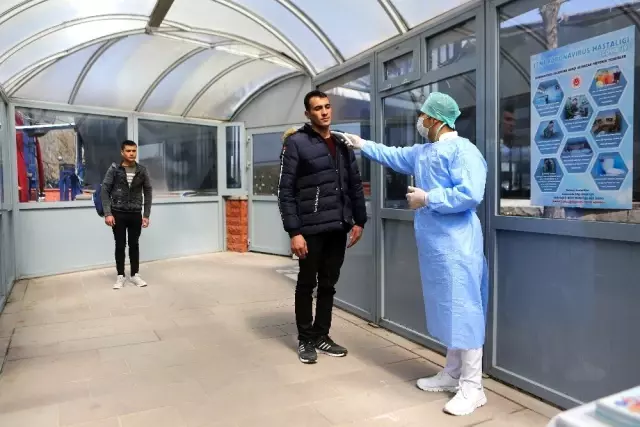 TSK'dan askere alınan acemi erlere üst düzey korona virüs koruması TSK'dan askere alınan acemi erlere üst düzey korona virüs koruması