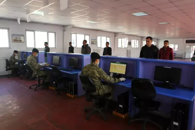 TSK'dan askere alınan acemi erlere üst düzey korona virüs koruması TSK'dan askere alınan acemi erlere üst düzey korona virüs koruması